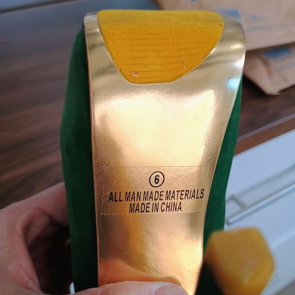 Alba Green Heels with Gold Accents - Picture 8 of 9